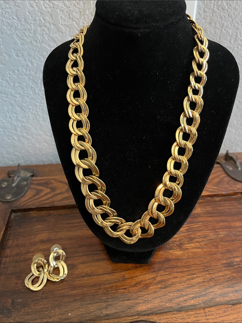 Gold-Tone Chunky Graduated Link Necklace and Earring Set